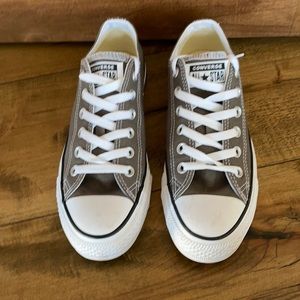 Converse low top charcoal size women’s 8 men’s size 6